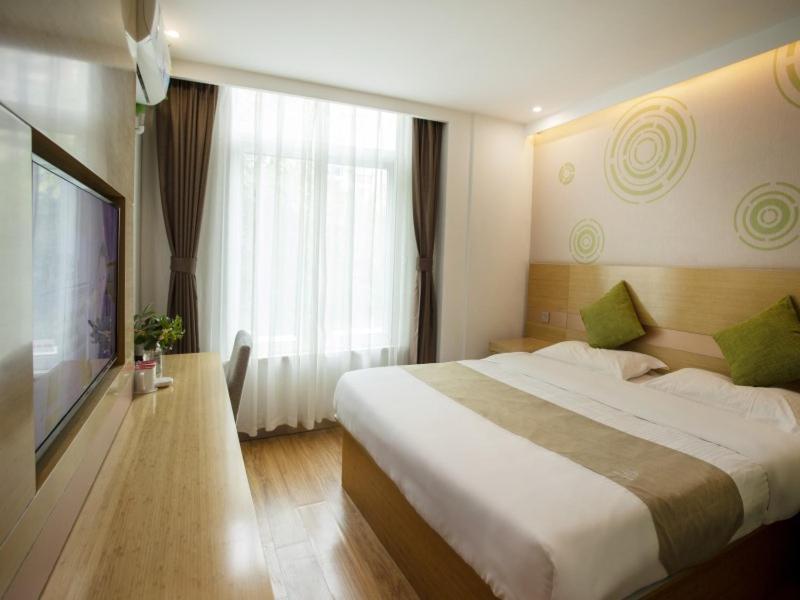 Greentree Minhang District Lianhang Road Subway Station Express 3*